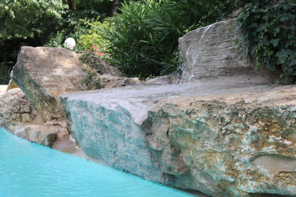 Bed and Breakfast La Bousquatiere Piolenc Exterior foto