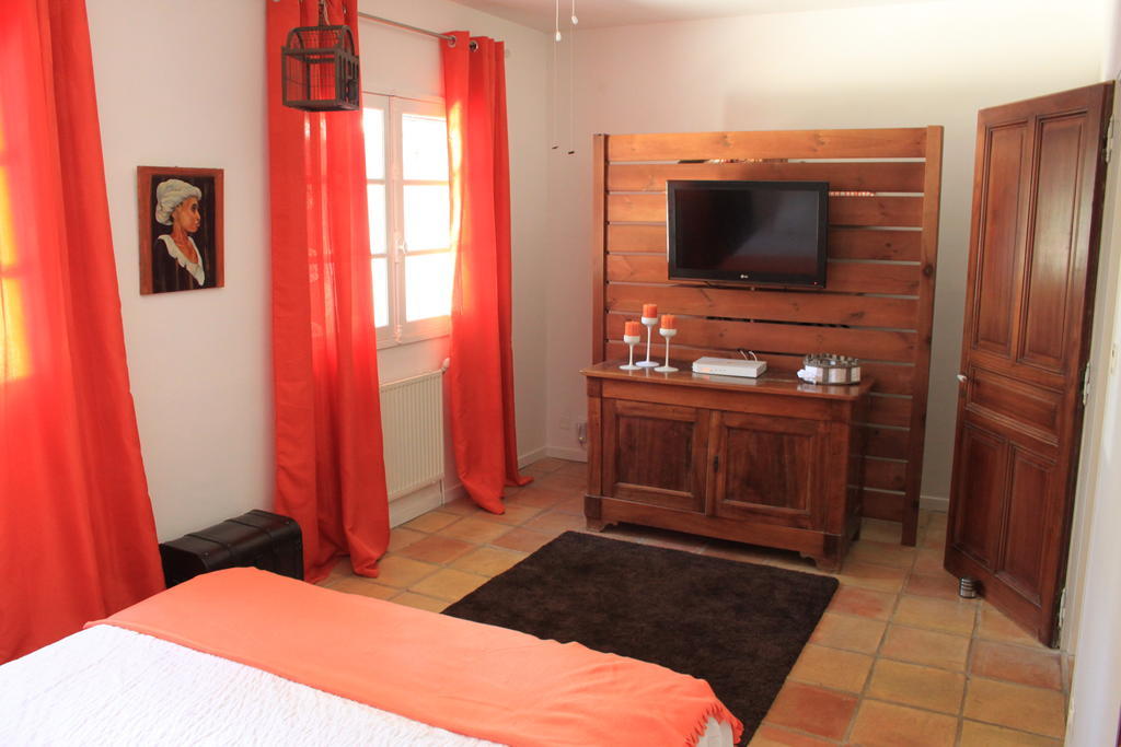 Bed and Breakfast La Bousquatiere Piolenc Habitación foto