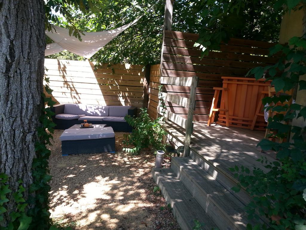 Bed and Breakfast La Bousquatiere Piolenc Exterior foto