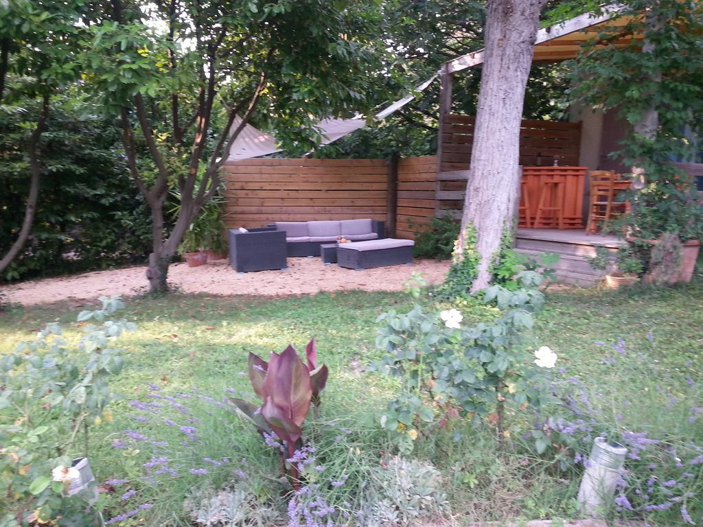 Bed and Breakfast La Bousquatiere Piolenc Exterior foto
